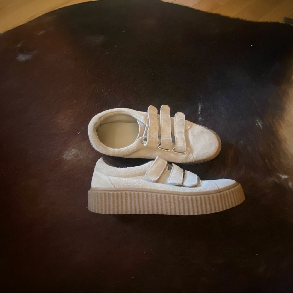 Urban Outfitters Velcro sneaker
